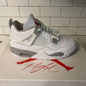 Men’s Jordan Retro 4 White Oreo Size 7.
